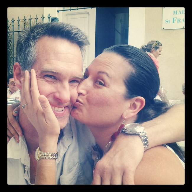 How to Faire La Bise The fine art of French cheek Kiss greeting