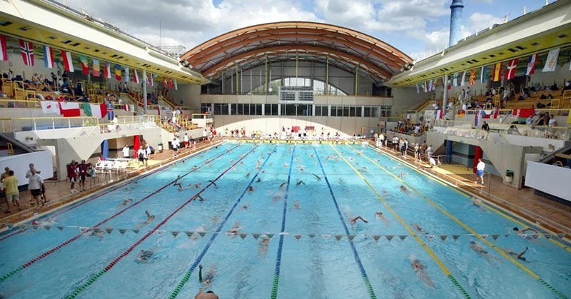 tours france swimming pool