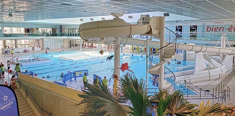 tours france swimming pool